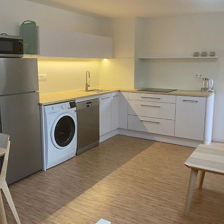 Red Travel Apartment Dvur Kralove nad Labem Exterior photo